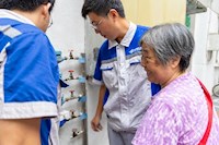 水务科技赋能社区治理，为独居老人安装智能水表，精准呵护老人安全